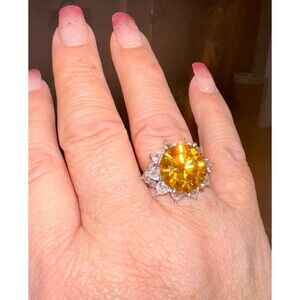 10 Carat Moissanite Diamond Ring, Sunflower Shape
D Color,
VVS1 Clarity,
Sterlin